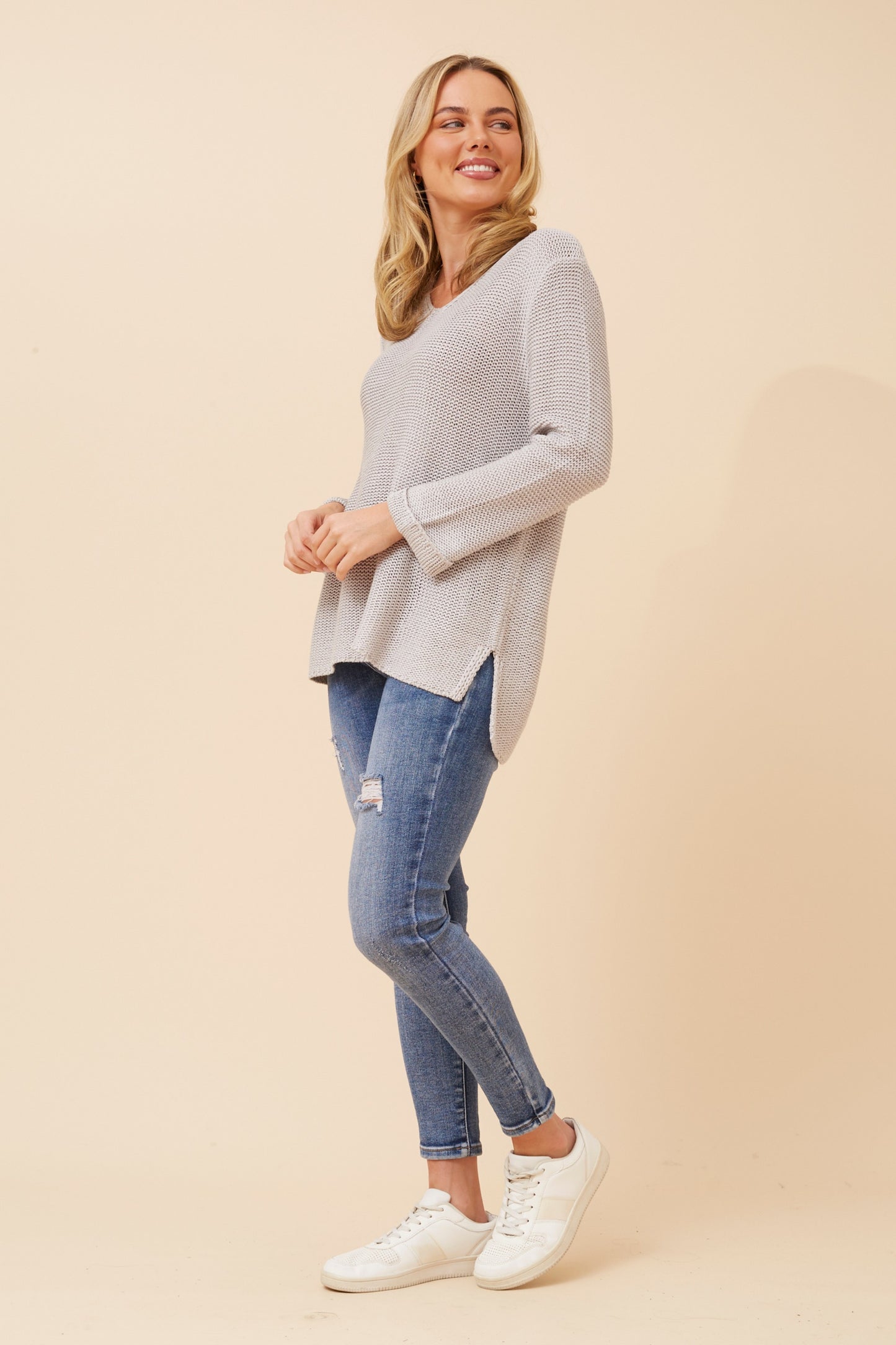 Silver Grey V-Neck Knit Pullover